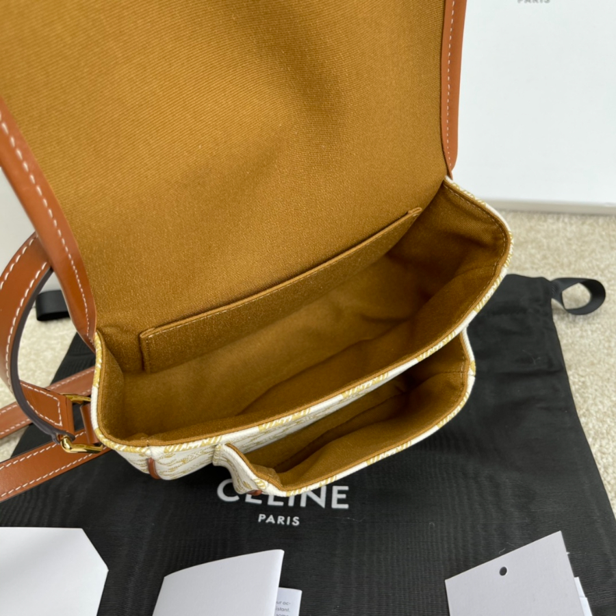 셀린느 미디엄 폴코 백 트리옹프 캔버스 18176.5cm 화이트 19150210.jpg