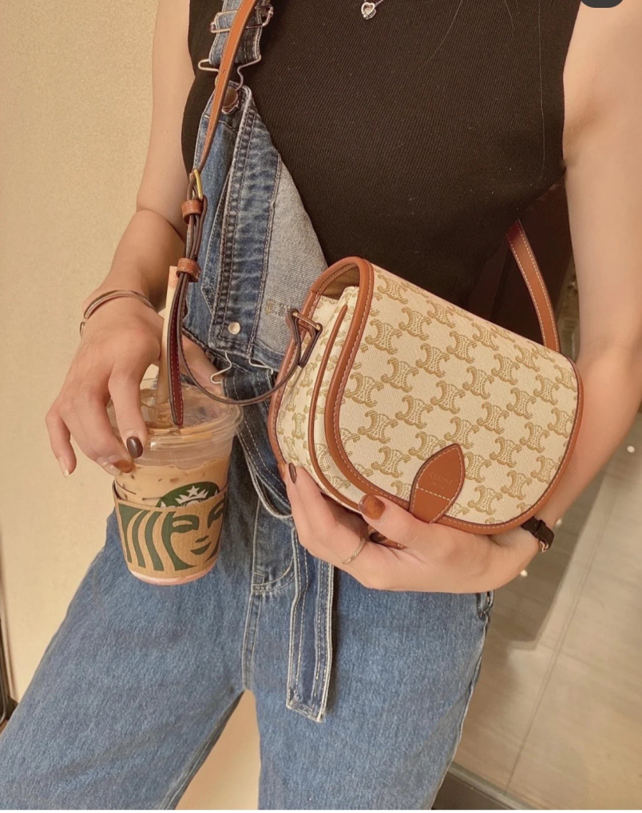 셀린느 미디엄 폴코 백 트리옹프 캔버스 18176.5cm 화이트 19150202.jpg