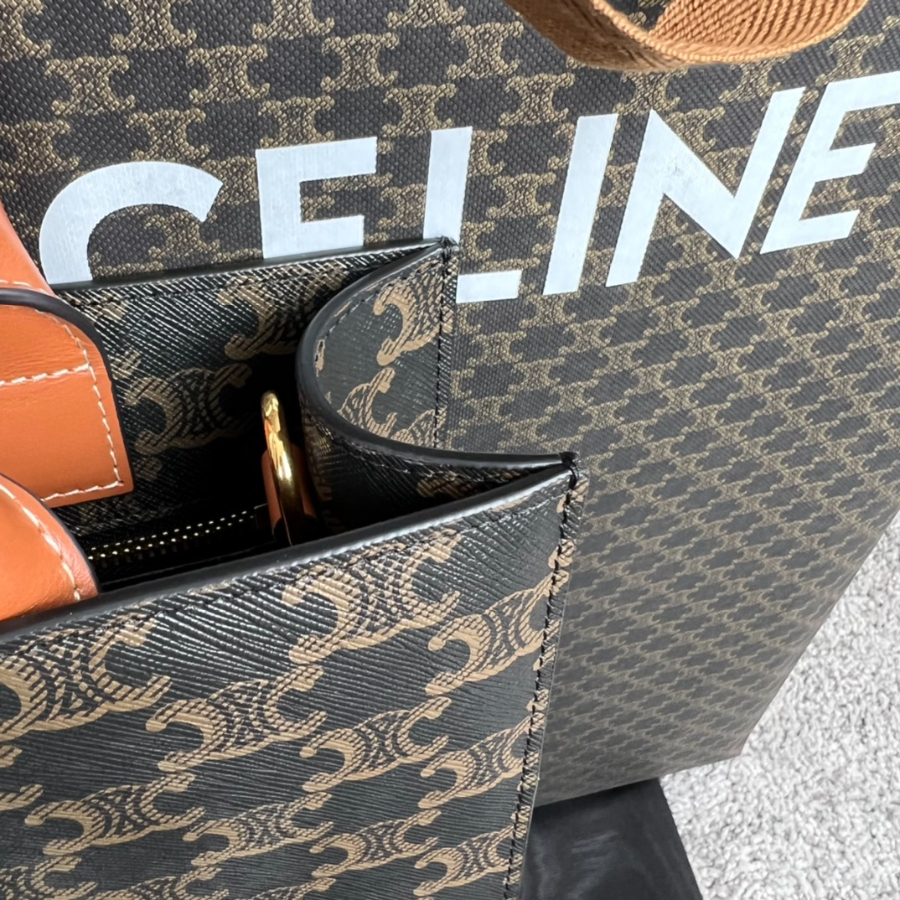 셀린느 버티컬 카바스 프린트 트리옹프 캔버스 스몰 28.5338cm 19154206.jpg