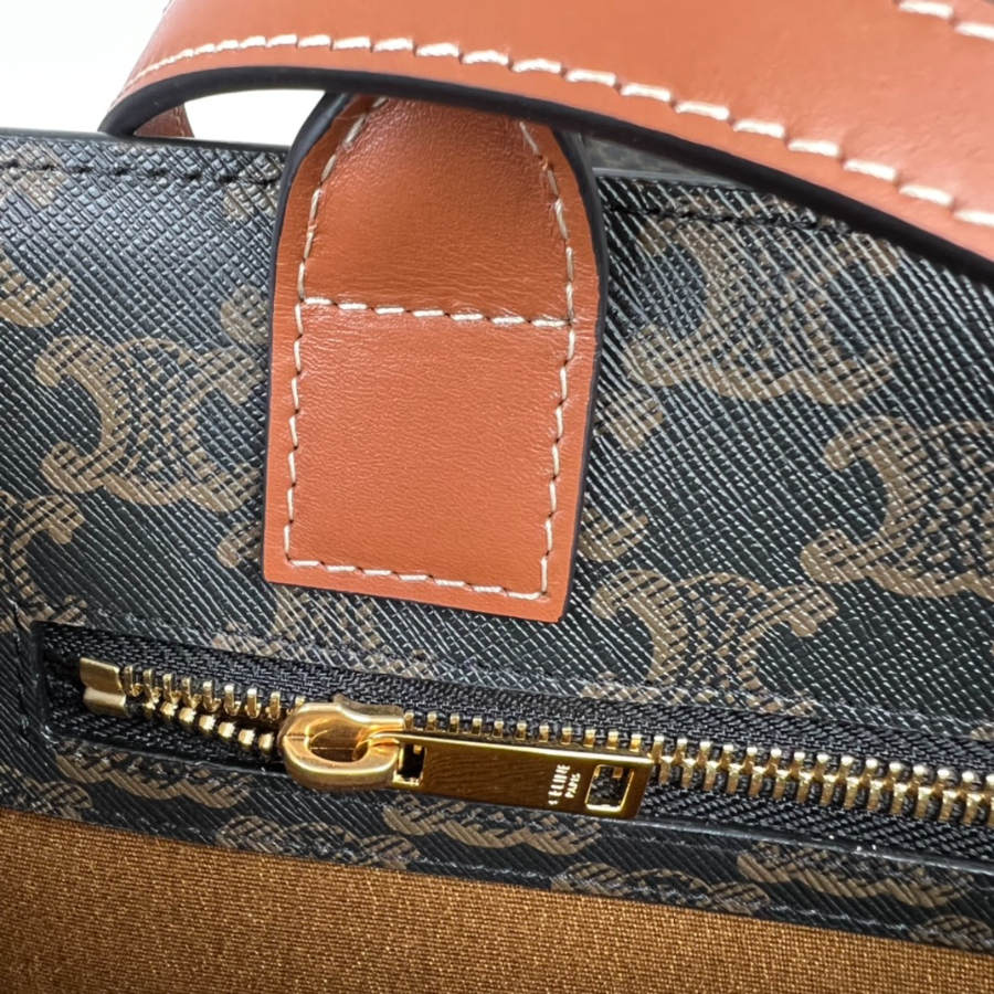 셀린느 버티컬 카바스 프린트 트리옹프 캔버스 스몰 28.5338cm 19154208.jpg