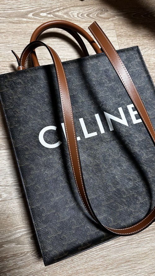 셀린느 버티컬 카바스 프린트 트리옹프 캔버스 스몰 28.5338cm 19154210.jpg