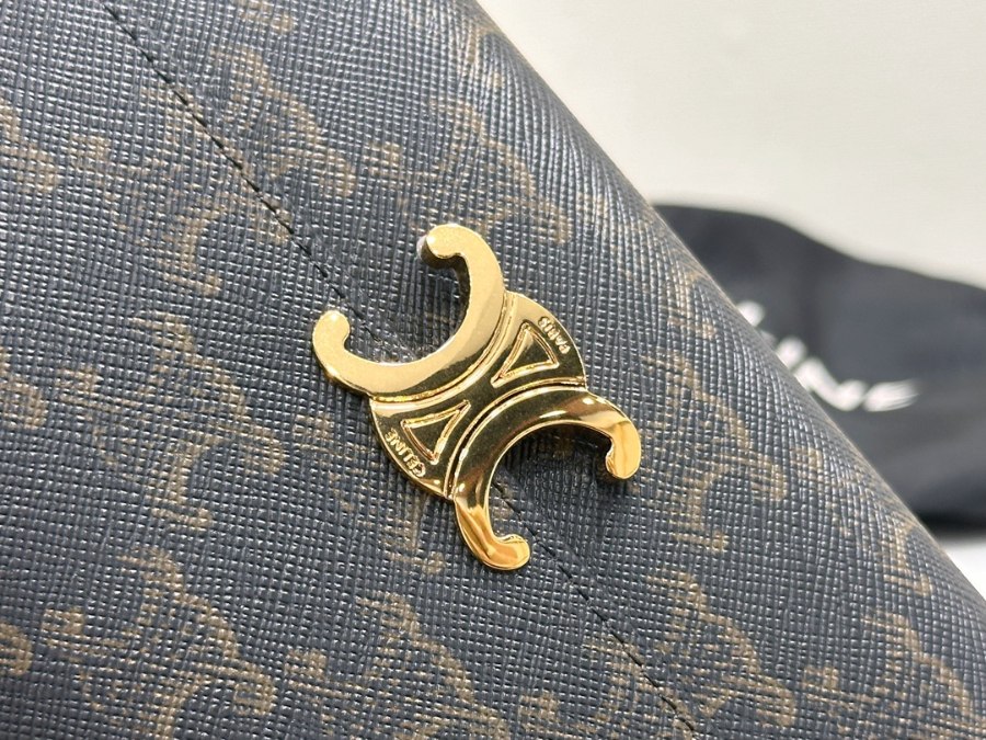 셀린느 블랑딘 박스 백 1612.34cm 118593 올 오버 로고10.jpg