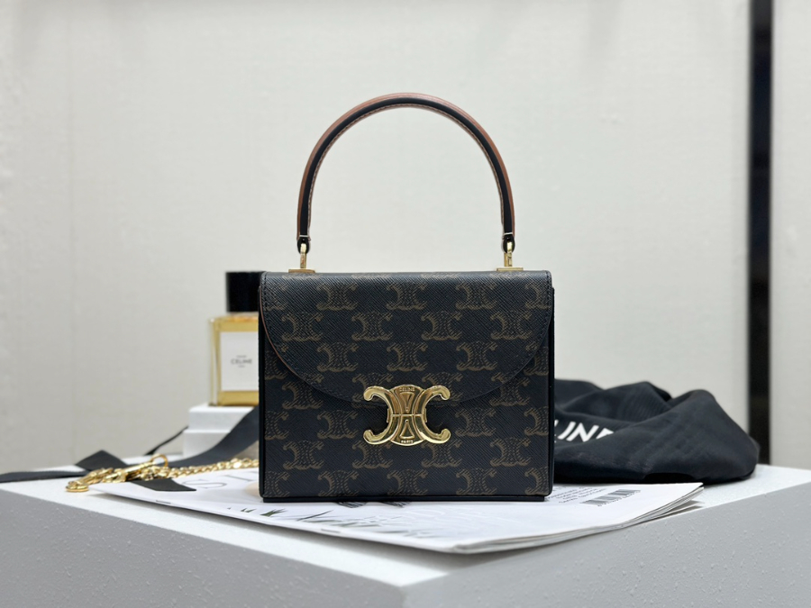 셀린느 블랑딘 박스 백 1612.34cm 118593 올 오버 로고02.jpg