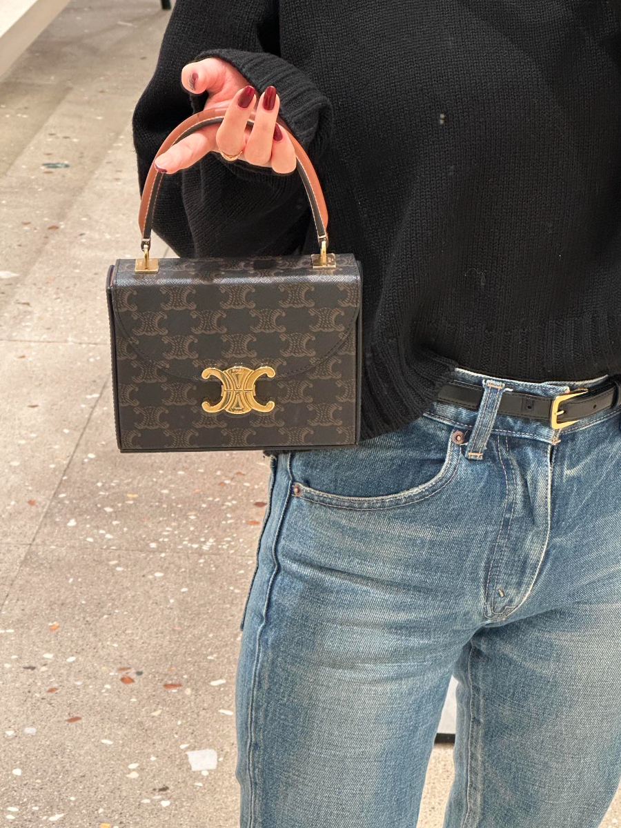 셀린느 블랑딘 박스 백 1612.34cm 118593 올 오버 로고01.jpg