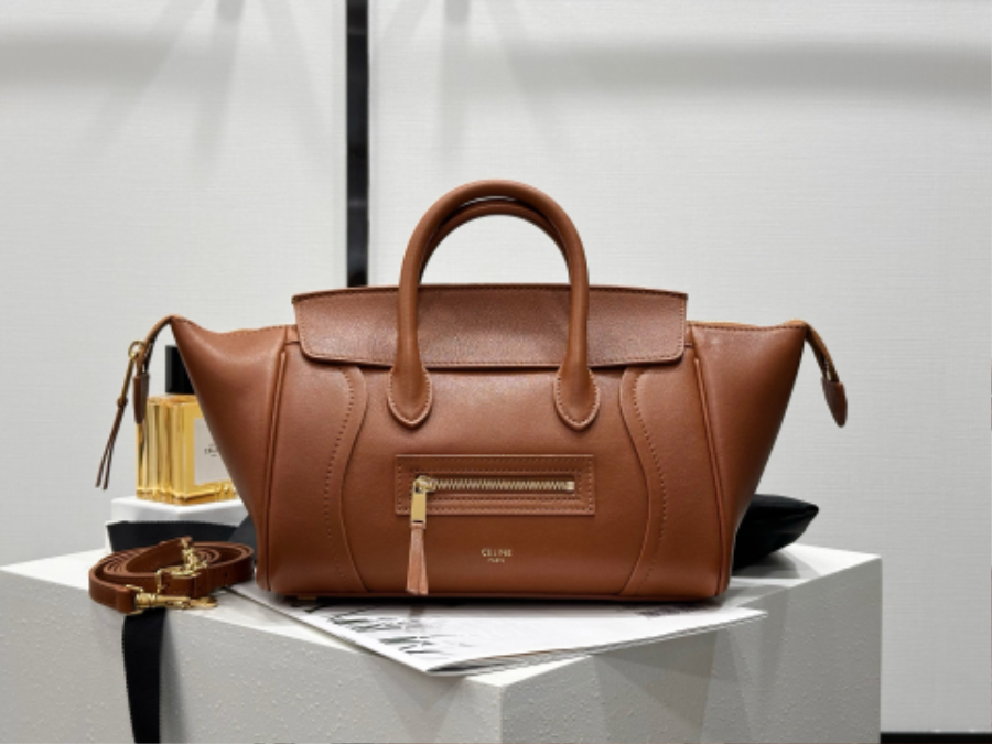 셀린느 스몰 뉴 러기지 서플 샤이니 램스킨 124213 38.511.516.5cm 브라운03.jpg