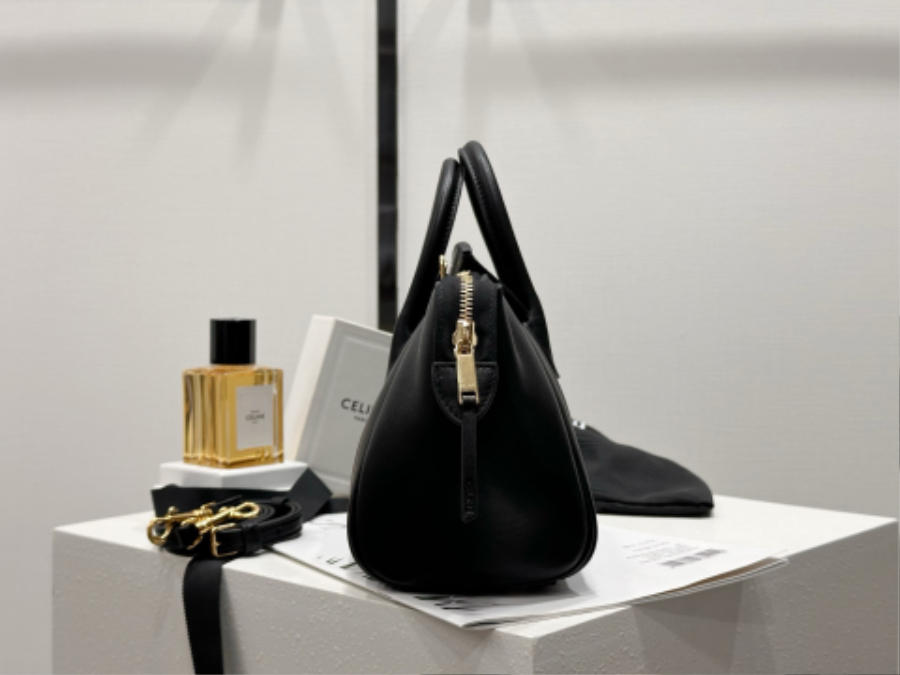 셀린느 스몰 뉴 러기지 서플 샤이니 램스킨 124213 38.511.516.5cm 블랙08.jpg