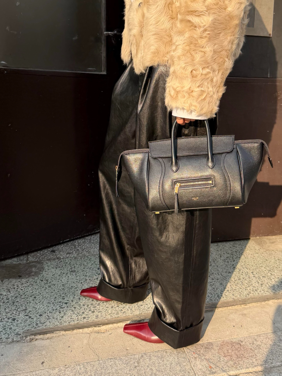 셀린느 스몰 뉴 러기지 서플 샤이니 램스킨 124213 38.511.516.5cm 블랙01.jpg