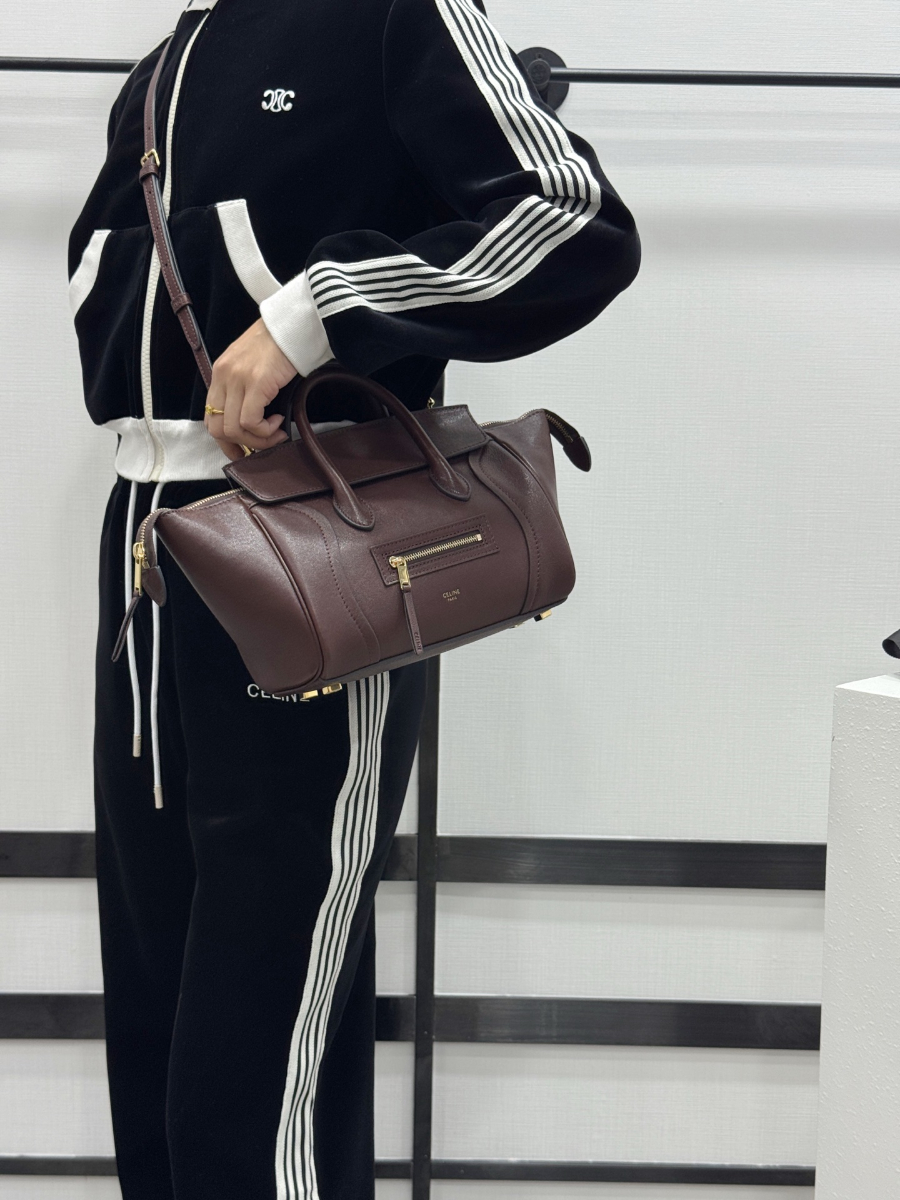 셀린느 스몰 뉴 러기지 서플 샤이니 램스킨 124213 38.511.516.5cm 초콜릿02.jpg