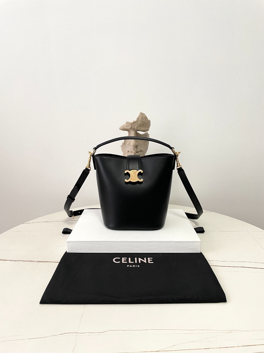 셀린느 스몰 루이즈 백 119173 161912cm 블랙1.jpg