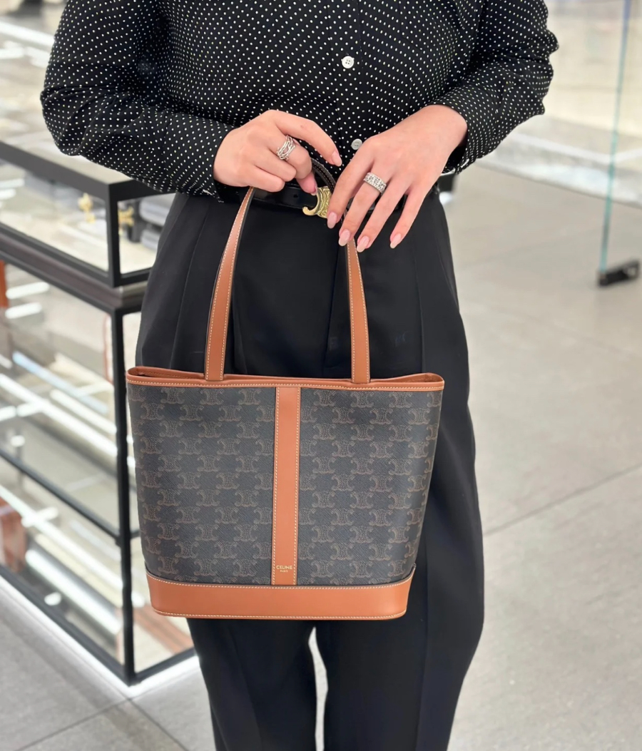 셀린느 스몰 버킷 트리옹프 캔버스 블랙 26.52312cm 11508202.jpg