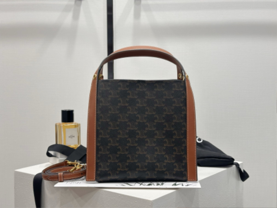 셀린느 스몰 큐브 백 트리옹프 캔버스 내추럴 카프스킨 124182 18.52117cm04.jpg