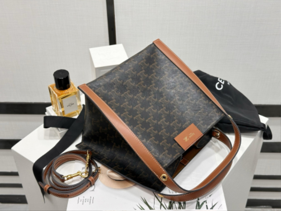 셀린느 스몰 큐브 백 트리옹프 캔버스 내추럴 카프스킨 124182 18.52117cm09.jpg