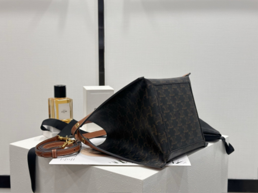 셀린느 스몰 큐브 백 트리옹프 캔버스 내추럴 카프스킨 124182 18.52117cm10.jpg