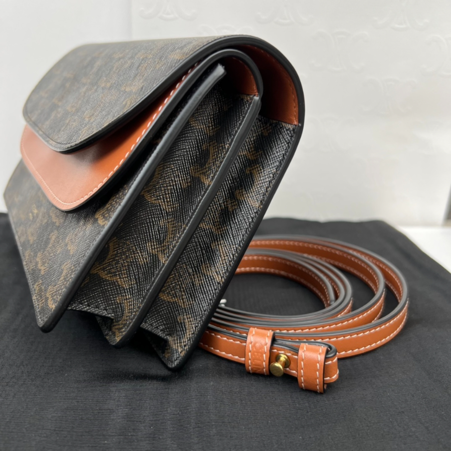 셀린느 스트랩 지갑 트리옹프 캔버스 2011.5cm 10D85205.jpg