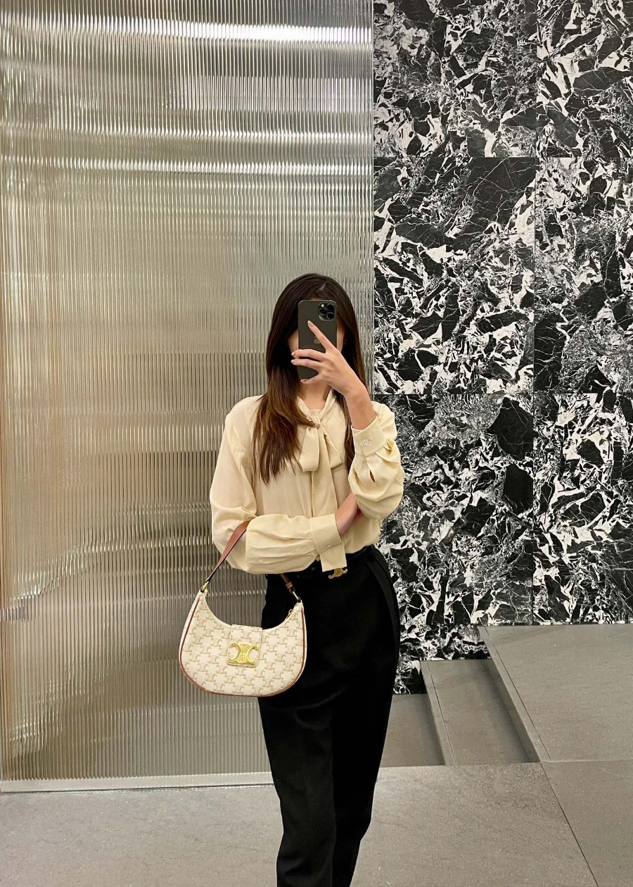 셀린느 아바 트리옹프 백 트리옹프 캔버스 카프스킨 탄 화이트 2313.56cm01.jpg