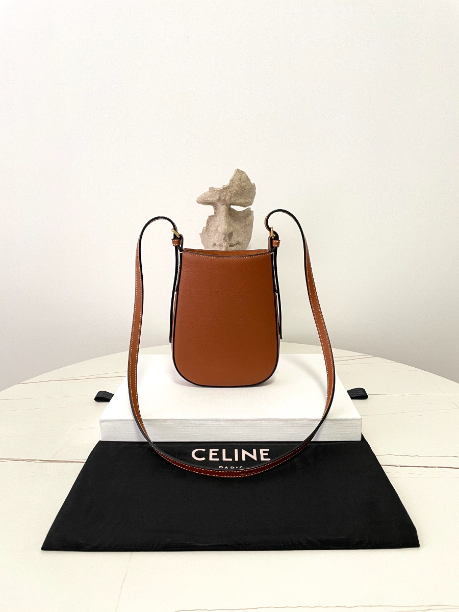 셀린느 엘로이즈 서플 카프스킨 폰 파우치 탄 10M753 1519.53cm 브라운3.jpg