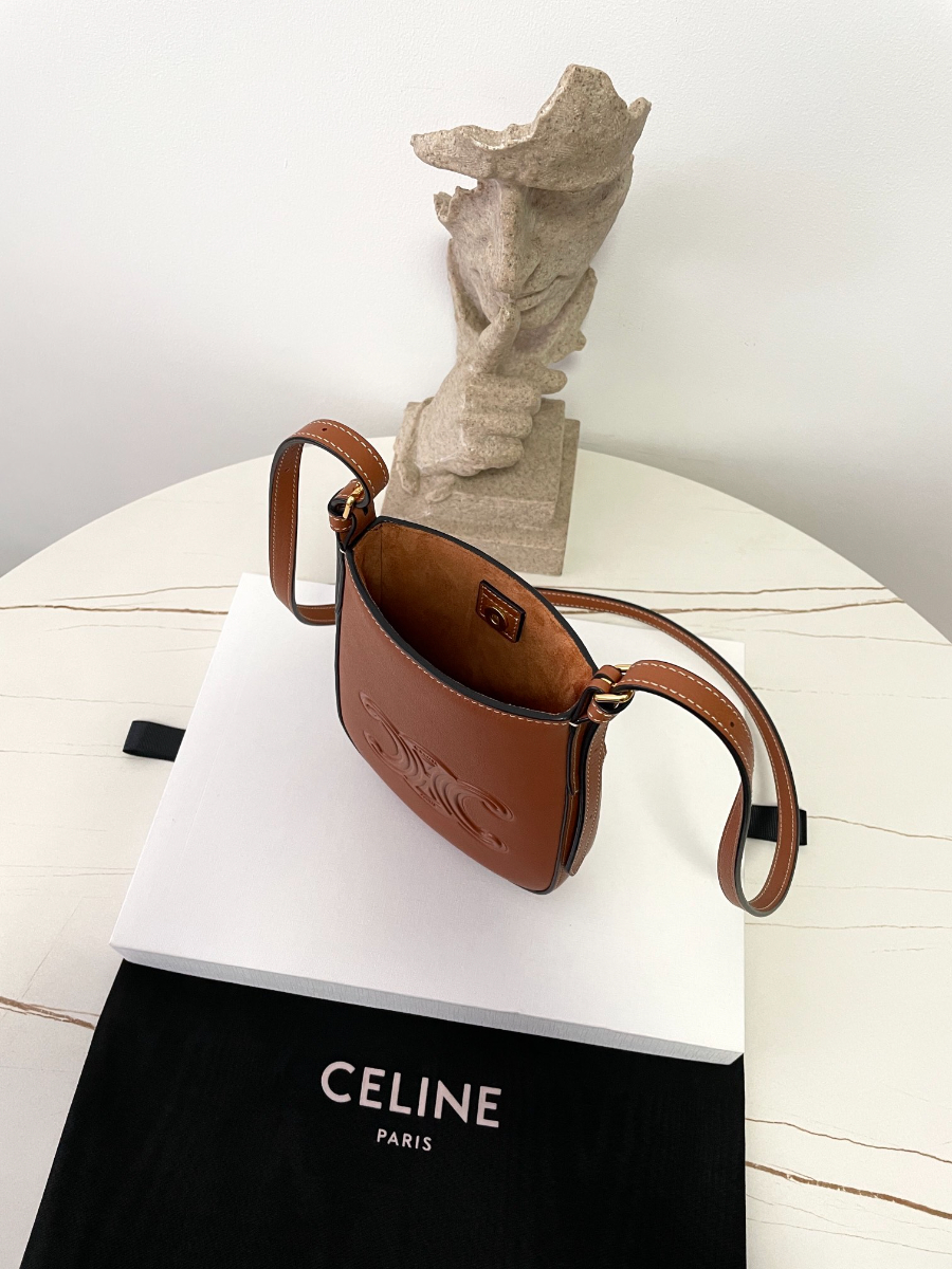 셀린느 엘로이즈 서플 카프스킨 폰 파우치 탄 10M753 1519.53cm 브라운8.jpg