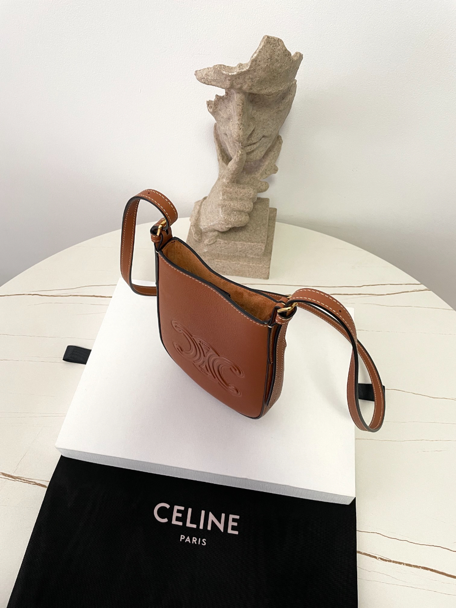 셀린느 엘로이즈 서플 카프스킨 폰 파우치 탄 10M753 1519.53cm 브라운7.jpg