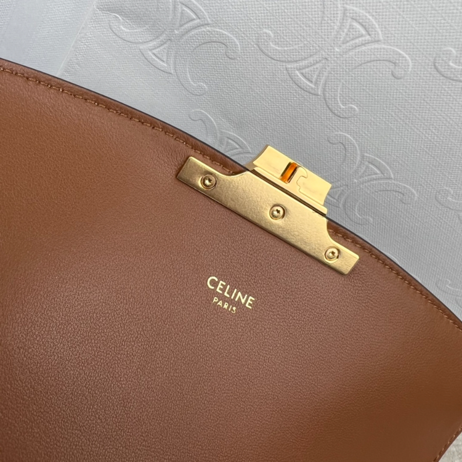 셀린느 캔버스 가죽 골드 로고 프린트 트리옹프백 22.516.57.5cm 1912429.jpg