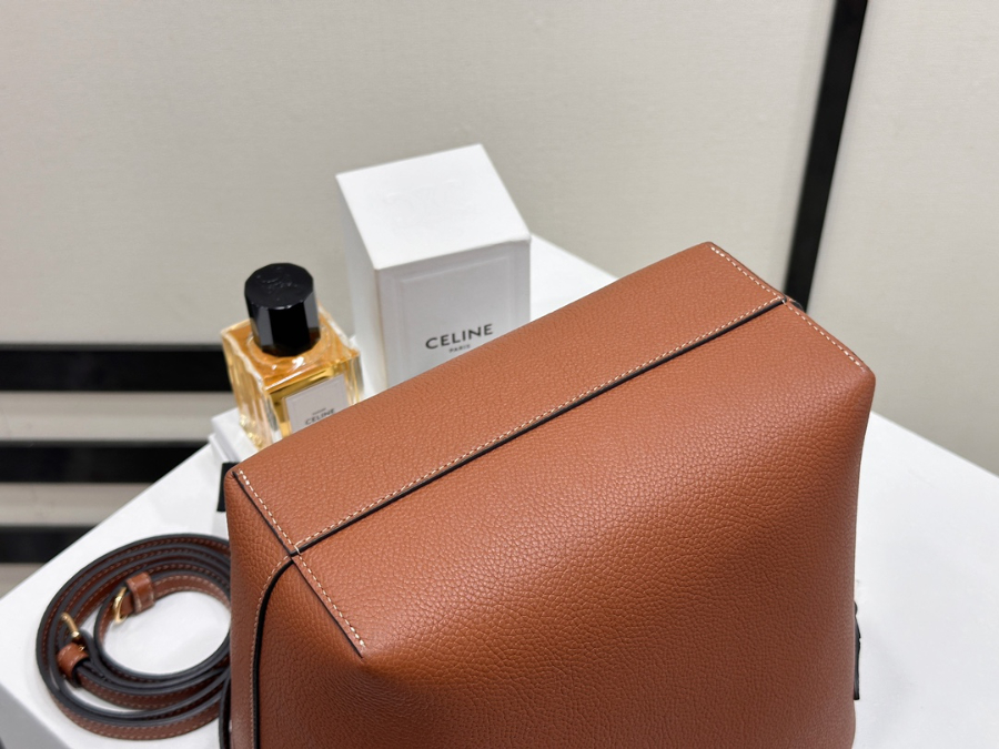 셀린느 퀴르 트리옹프 아나이스 카바스 212010cm 116853 브라운07.jpg