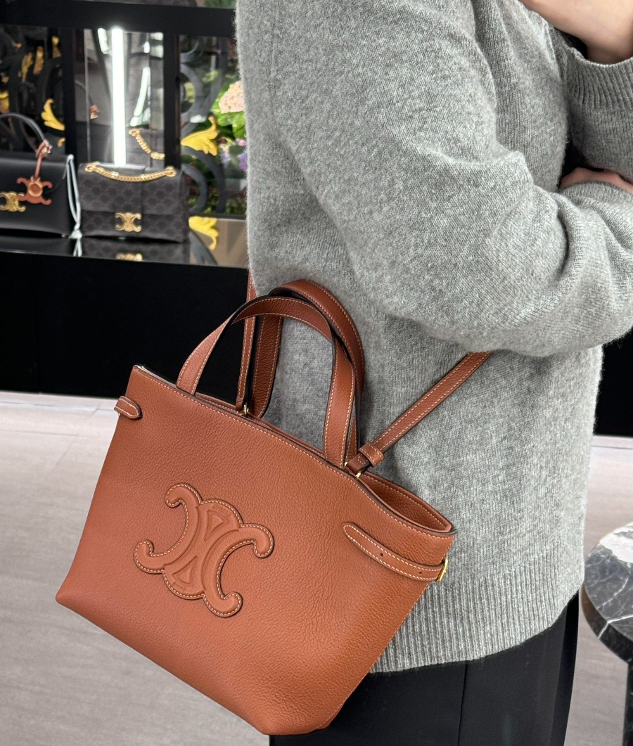 셀린느 퀴르 트리옹프 아나이스 카바스 212010cm 116853 브라운01.jpg