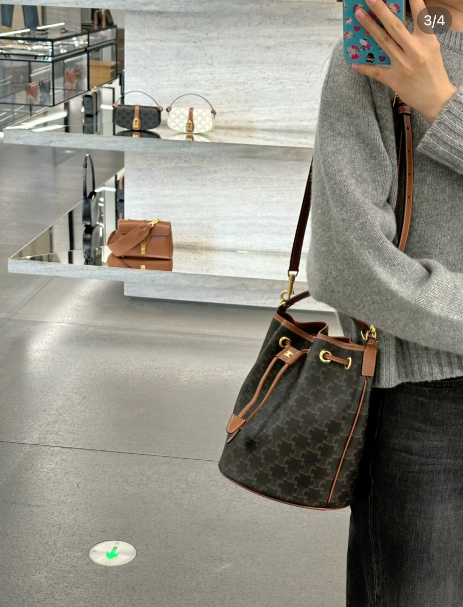 셀린느 클라라 백 트리옹프 캔버스 202420cm 116882 블랙02.jpg