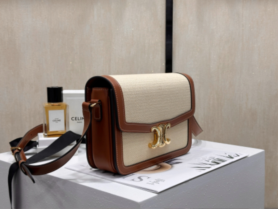 셀린느 클래식 트리옹프 백 텍스타일 카프스킨 22.516.57.5cm 내추럴 탠 19124205.jpg