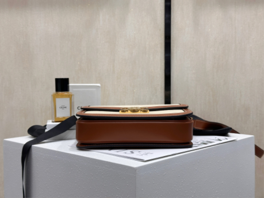 셀린느 클래식 트리옹프 백 텍스타일 카프스킨 22.516.57.5cm 내추럴 탠 19124206.jpg