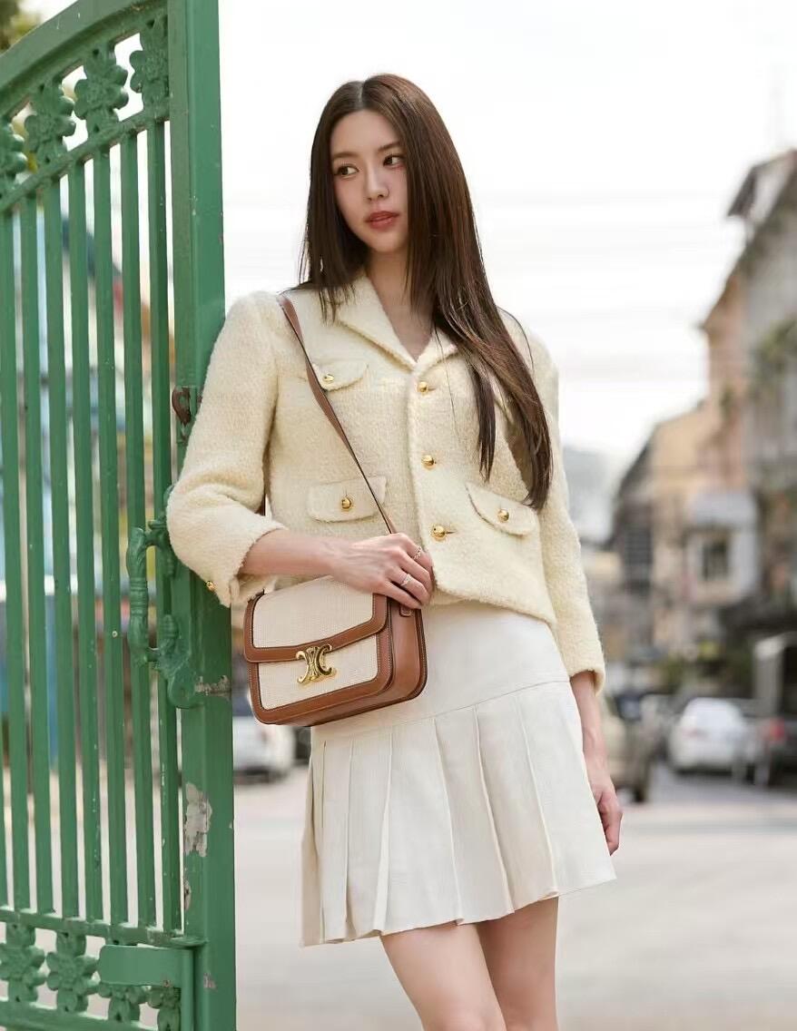 셀린느 클래식 트리옹프 백 텍스타일 카프스킨 22.516.57.5cm 내추럴 탠 19124201.jpg