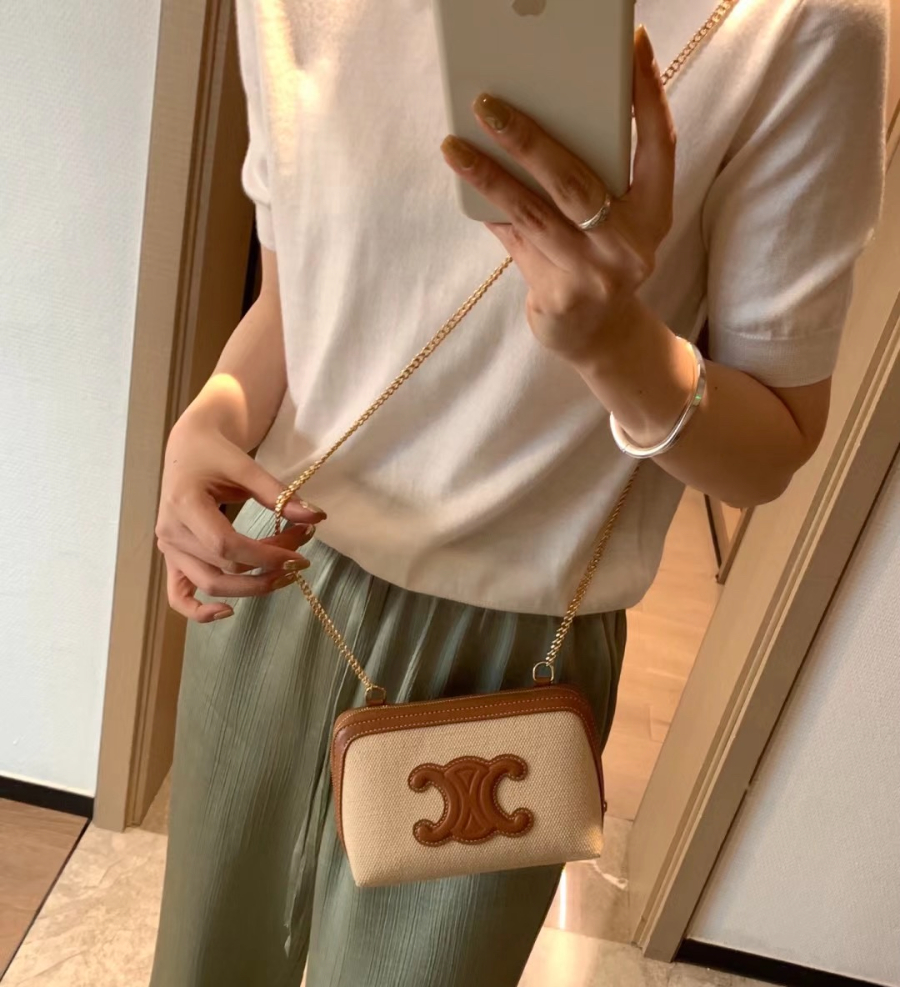 셀린느 텍스타일 카프스킨 클러치 온 체인 레더 트리옹프 내츄럴 탄 10E382 16118cm01.jpg