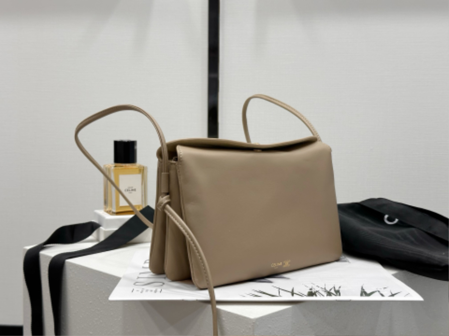 셀린느 트리오 플랩 부드러운 램스킨 10P862 22144cm 라이트 베이지06.jpg