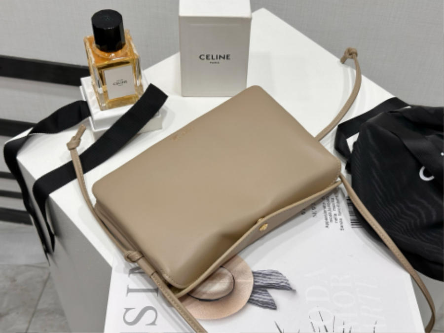 셀린느 트리오 플랩 부드러운 램스킨 10P862 22144cm 라이트 베이지10.jpg