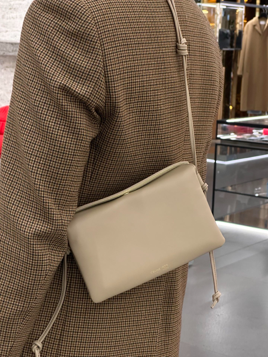 셀린느 트리오 플랩 부드러운 램스킨 10P862 22144cm 라이트 베이지02.jpg