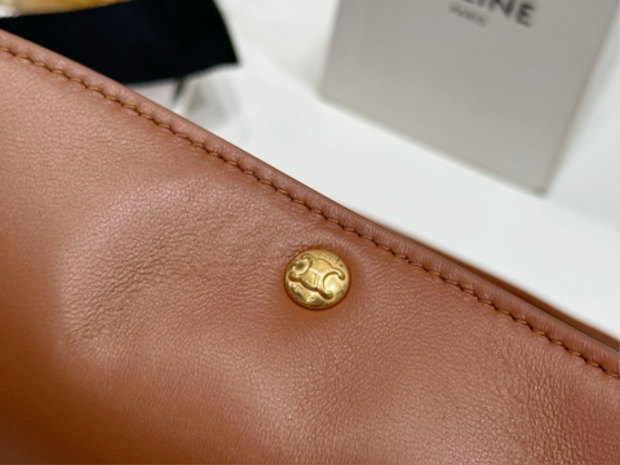 셀린느 트리오 플랩 부드러운 램스킨 10P862 22144cm 브라운10.jpg