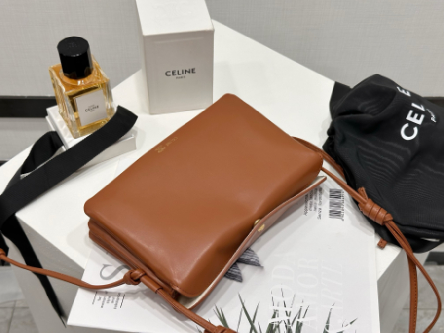 셀린느 트리오 플랩 부드러운 램스킨 10P862 22144cm 브라운09.jpg