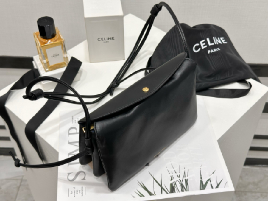 셀린느 트리오 플랩 부드러운 램스킨 10P862 22144cm 블랙08.jpg