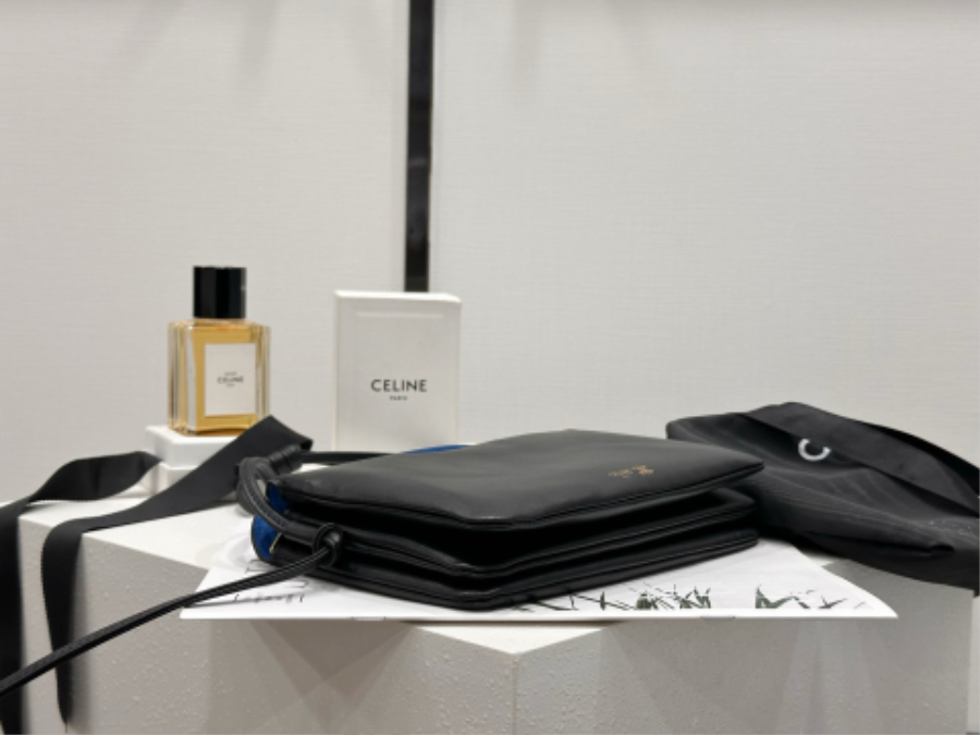 셀린느 트리오 플랩 부드러운 램스킨 10P862 22144cm 블랙09.jpg