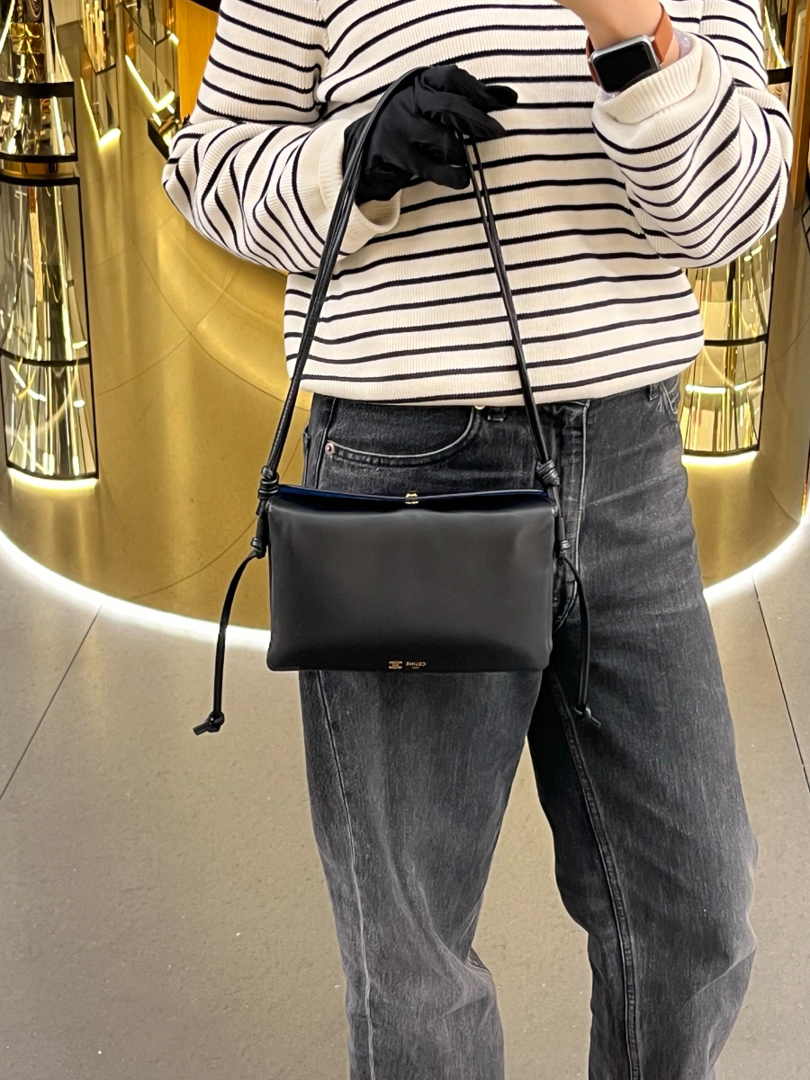 셀린느 트리오 플랩 부드러운 램스킨 10P862 22144cm 블랙01.jpg