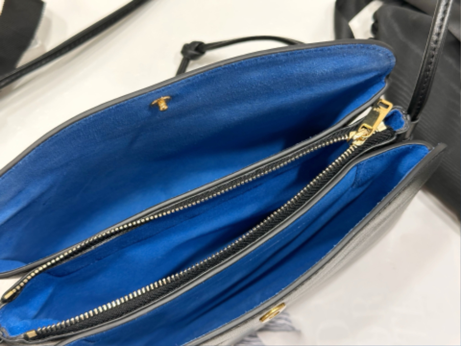 셀린느 트리오 플랩 부드러운 램스킨 10P862 22144cm 블랙05.jpg