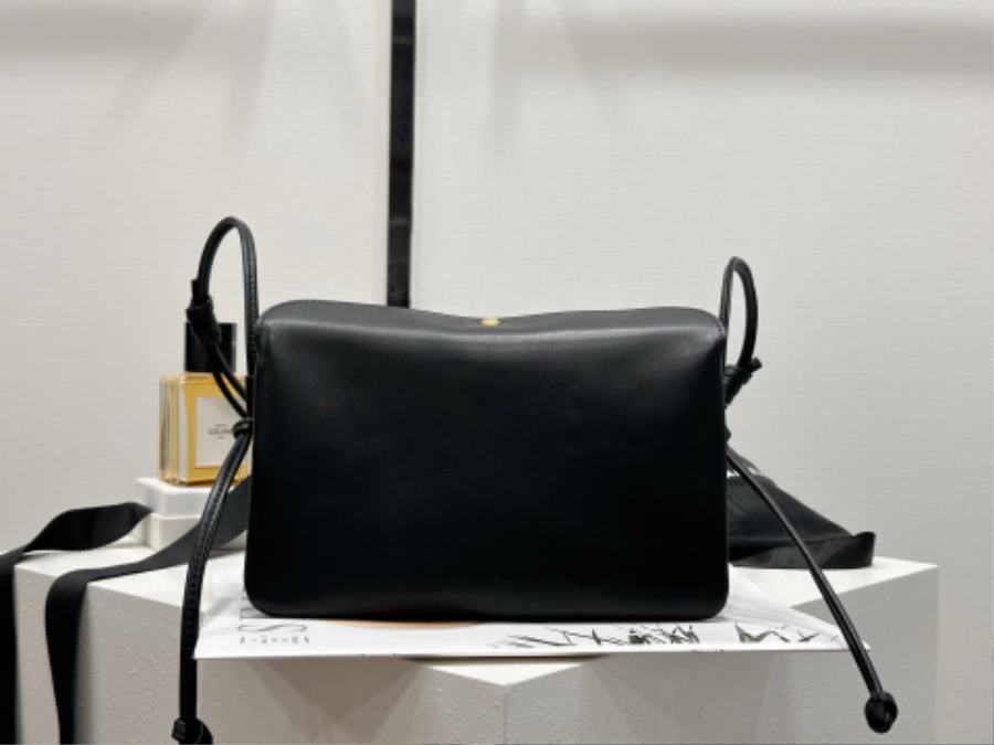 셀린느 트리오 플랩 부드러운 램스킨 10P862 22144cm 블랙04.jpg