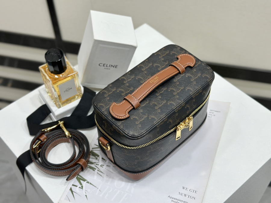 셀린느 트리옹프 로고 베니티 백 181218cm 119462 올 오버 로고04.jpg