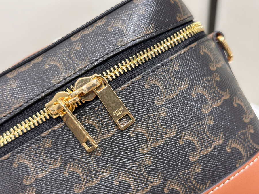 셀린느 트리옹프 로고 베니티 백 181218cm 119462 올 오버 로고08.jpg