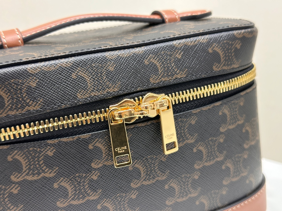 셀린느 트리옹프 로고 베니티 백 181218cm 119462 올 오버 로고09.jpg