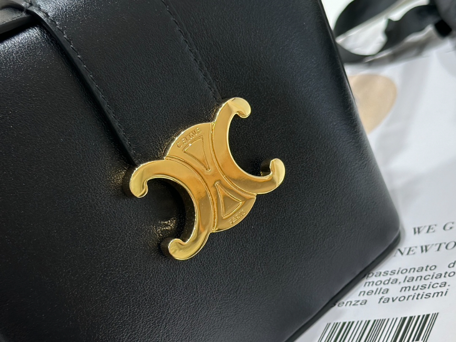 셀린느 트리옹프 이너백 버킷백 13.512.55cm 10K943 블랙10.jpg