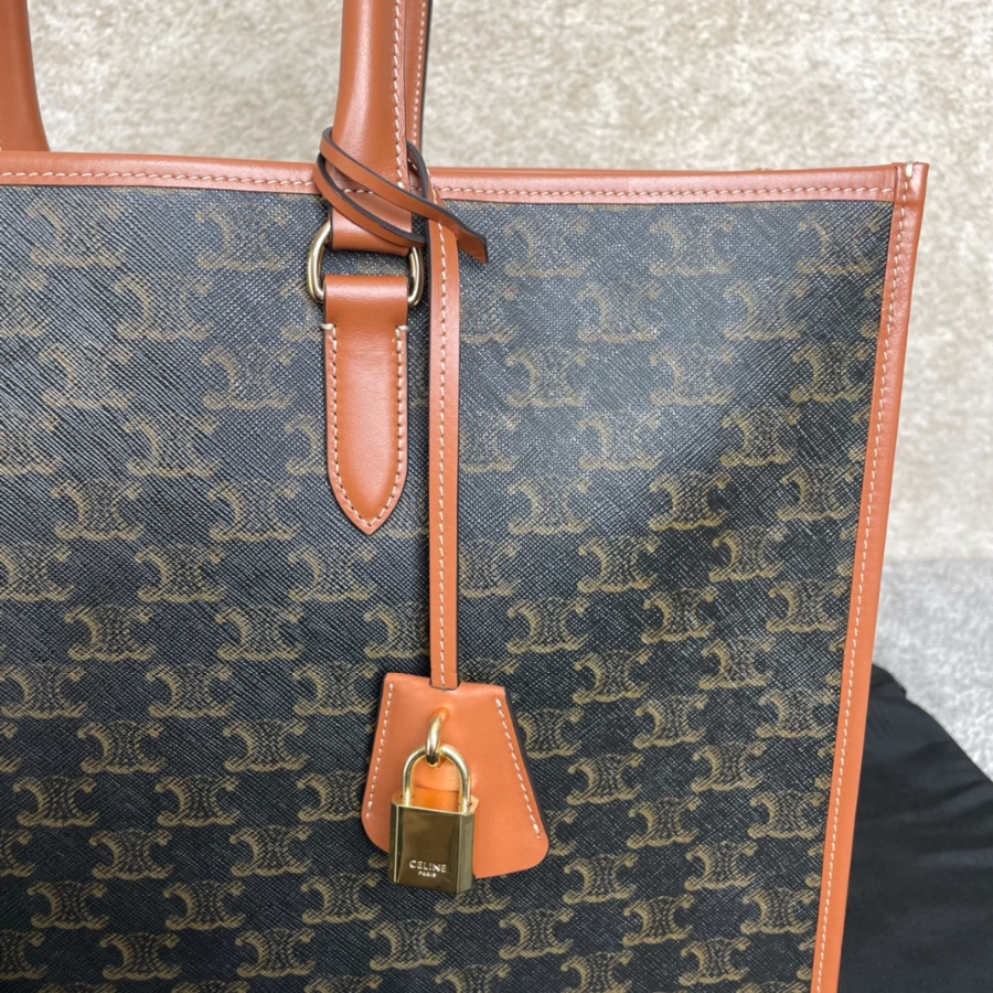 셀린느 트리옹프 캔버스 & 카프스킨 호리존탈 카바스 탄 197912 433115cm7.jpg