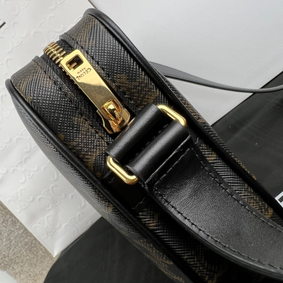 셀린느 트리옹프 캔버스 셀린느 프린트 미디움 메신저백 블랙 194502 2314.54cm07.jpg