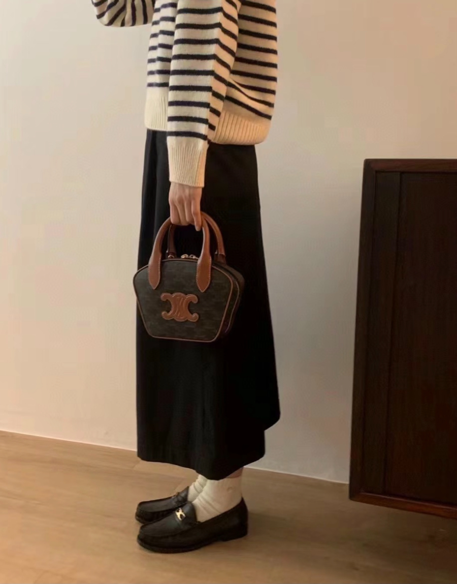 셀린느 트리옹프 캔버스 카프스킨 미니 볼링백 탄 110462 20155cm02.jpg