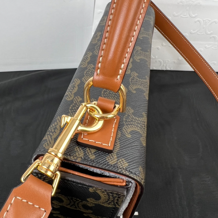 셀린느 트리옹프 캔버스 카프스킨 박스 트리옹프 탄 199992 2213.56cm09.jpg