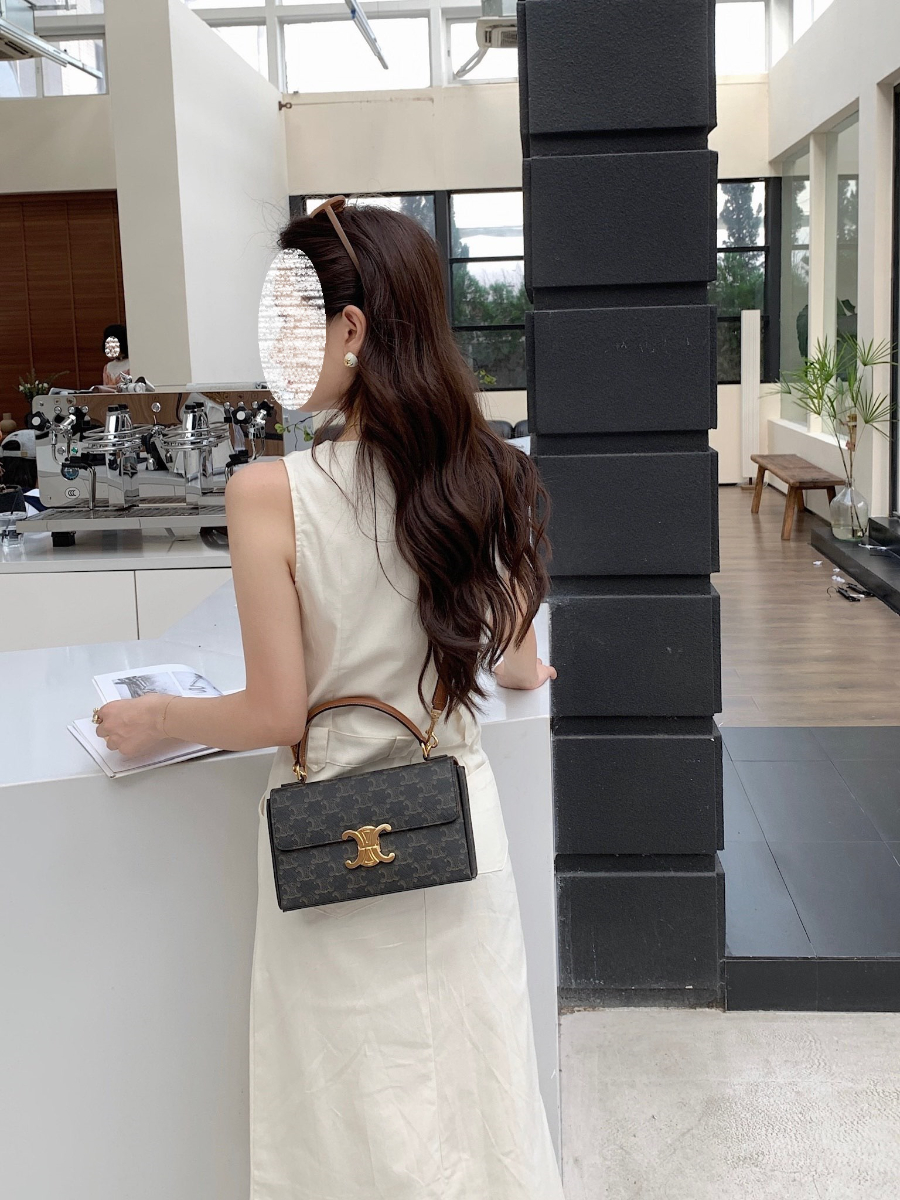 셀린느 트리옹프 캔버스 카프스킨 박스 트리옹프 탄 199992 2213.56cm02.jpg