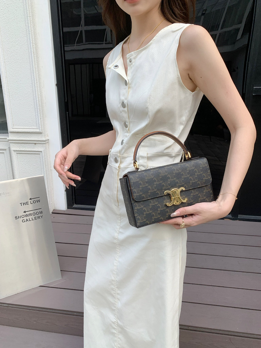 셀린느 트리옹프 캔버스 카프스킨 박스 트리옹프 탄 199992 2213.56cm01.jpg